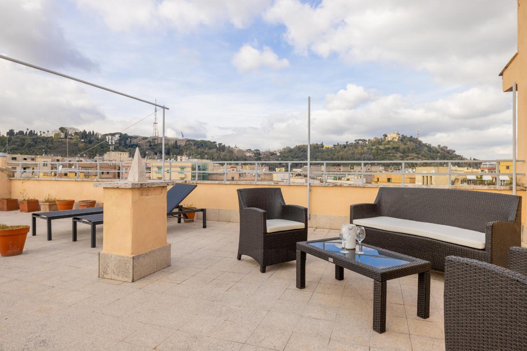 Apartamento Floor With Rooftop Terrace Near St. Peter *