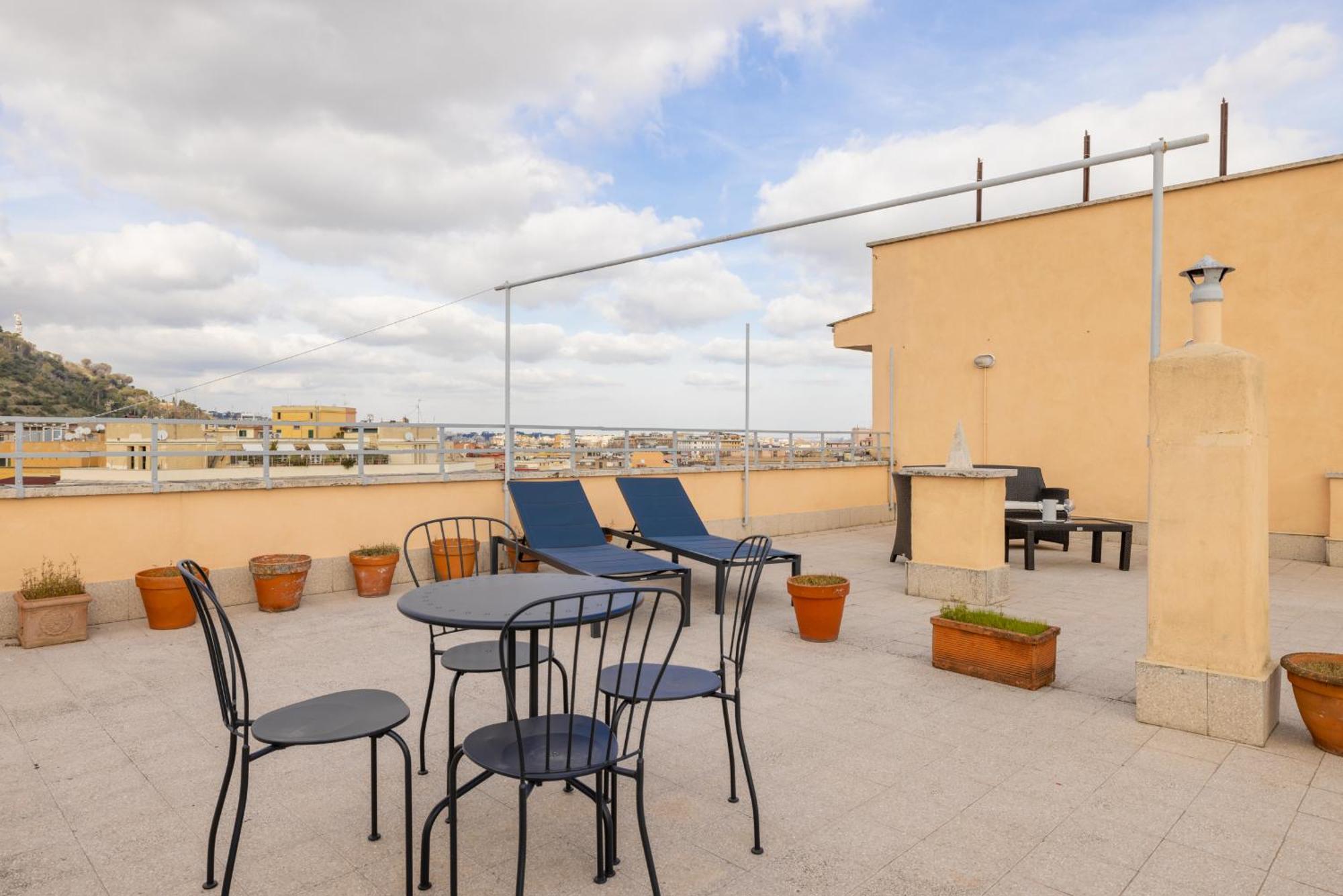 Appartamento Floor With Rooftop Terrace Near St. Peter