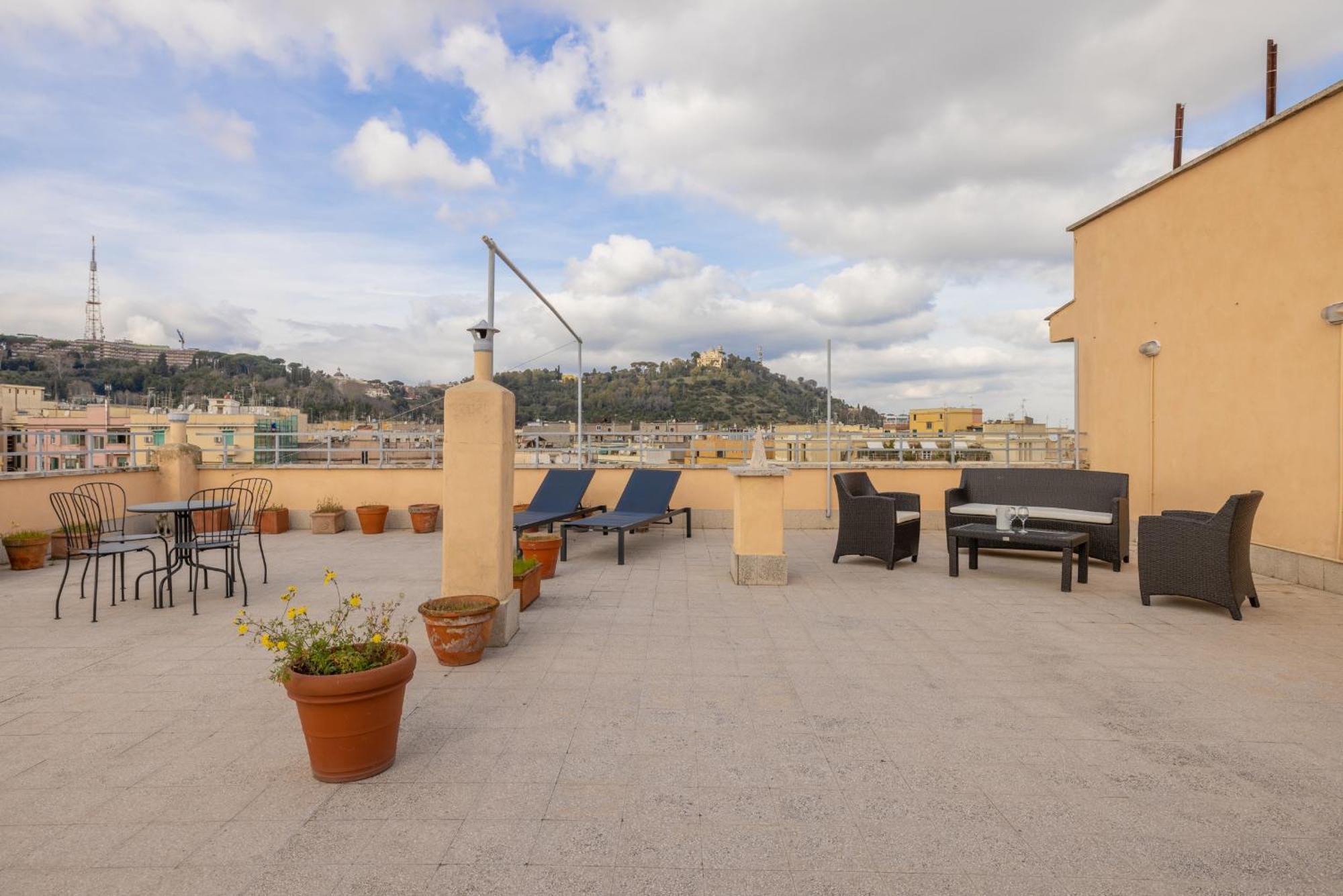 Appartamento Floor With Rooftop Terrace Near St. Peter *